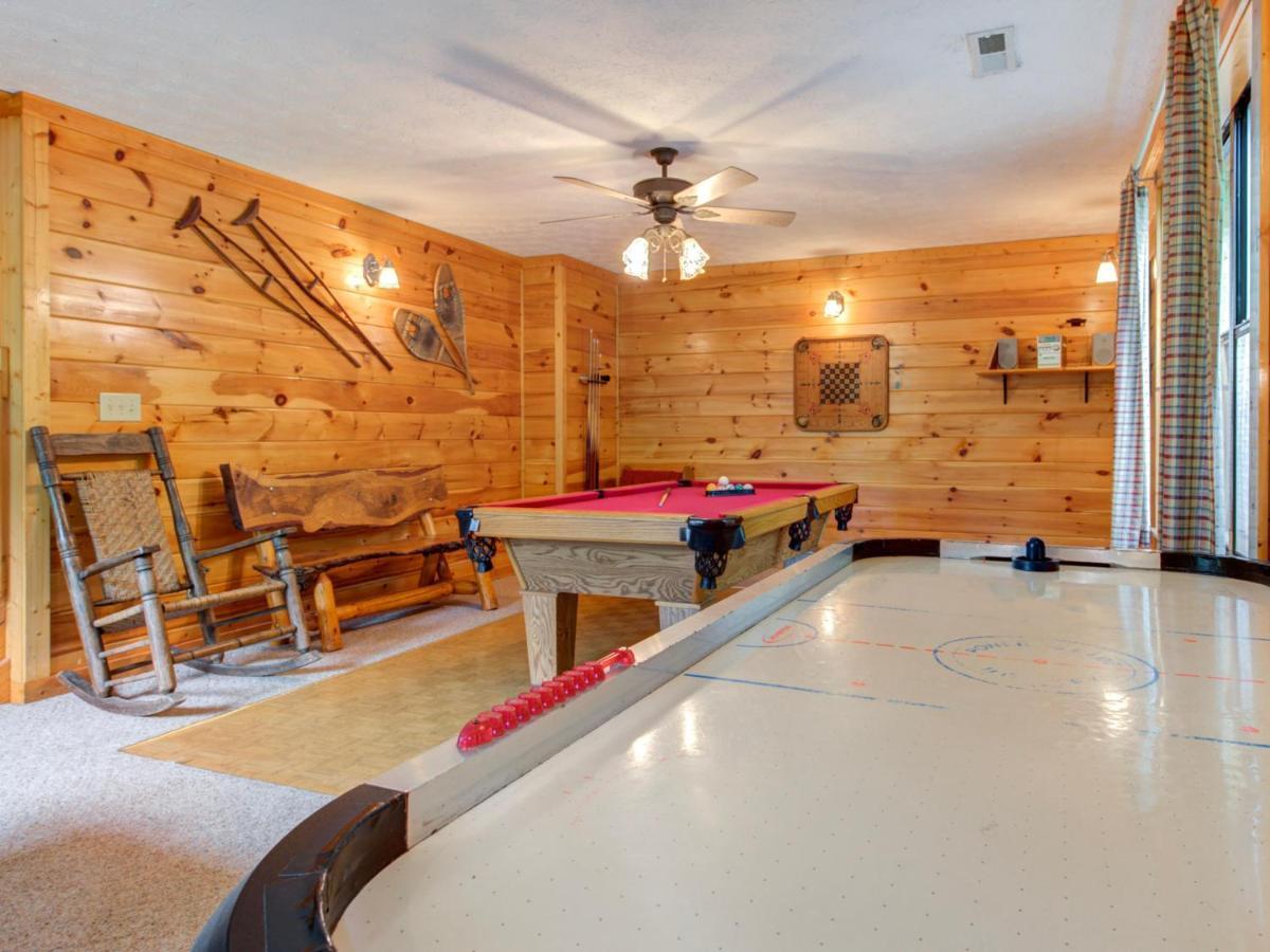 גטלינבורג Great Expectations, 3 Bedrooms, Fireplace, Pool Table, Hot Tub, Sleeps 10 מראה חיצוני תמונה