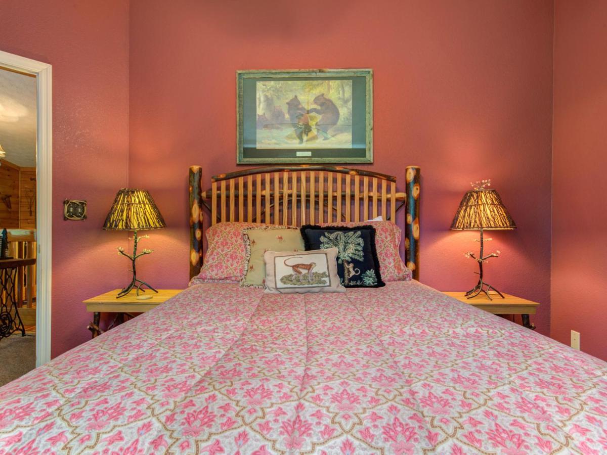 גטלינבורג Great Expectations, 3 Bedrooms, Fireplace, Pool Table, Hot Tub, Sleeps 10 מראה חיצוני תמונה